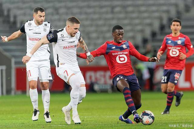 詹姆斯末节超神单节19分 湖人逆天翻盘胜快船